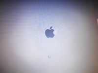 打撃痕の残った液晶パネル
